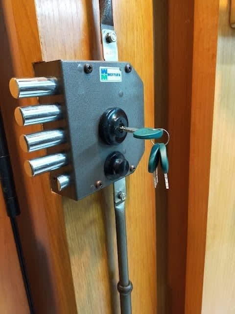 Cerradura acorazada Mottura con bulones instalada en Leganés